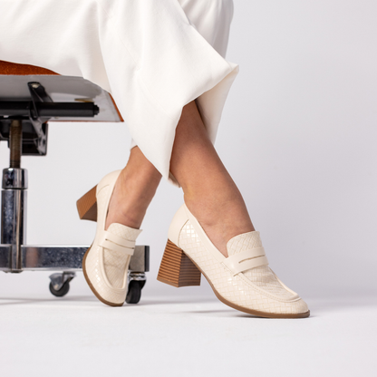 Journee MALLEAH BLOCK HEEL LOAFERS - Bone Woven