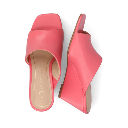 Journee CLEMENTINE WEDGE SANDALS - Coral