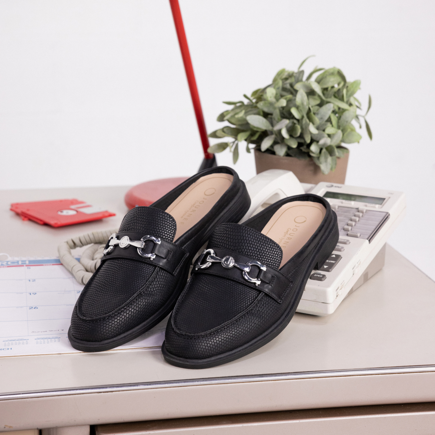 Journee RAYLA SLIP ON LOAFERS - Black Lizard