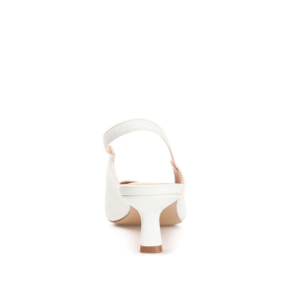 Journee PAULINA SLINGBACK KITTEN HEELS IN PATENT - White