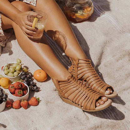 Journee DELILAH GLADIATOR SANDALS IN VEGAN LEATHER - Nude
