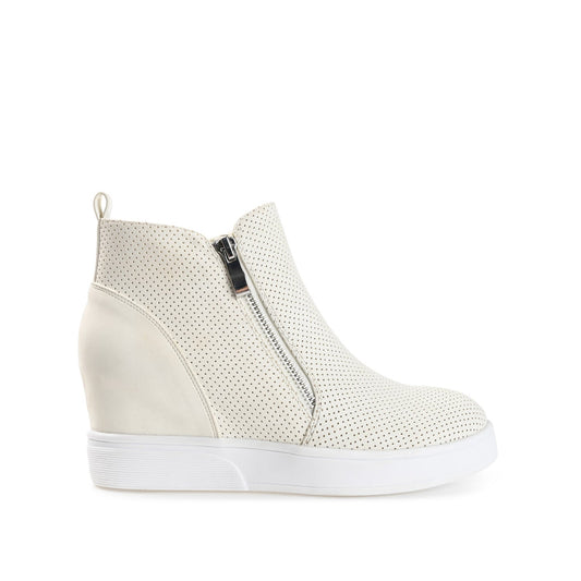 Journee PENNELOPE WEDGE SNEAKERS IN VEGAN LEATHER - Ivory
