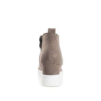Journee CLARA WEDGE SNEAKERS IN VEGAN LEATHER - Taupe PU