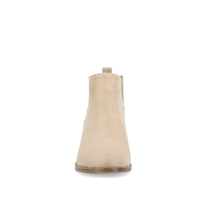 Journee RIMI BLOCK HEELED BOOTIES IN WIDE - Stone