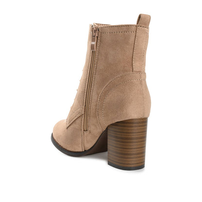 Journee BAYLOR LACE-UP BOOTIES IN WIDE - Taupe Suede