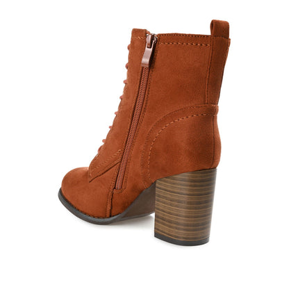 Journee BAYLOR LACE-UP BOOTIES IN WIDE - Rust Faux Suede