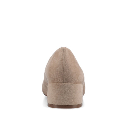 Journee SAAR II LOW PUMP HEELS IN STATEMENT - Nude Suede