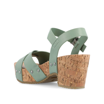 Journee VALENTINA HEELED SANDALS IN VEGAN LEATHER - Green