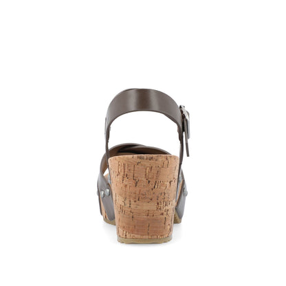 Journee VALENTINA HEELED SANDALS IN VEGAN LEATHER - Brown
