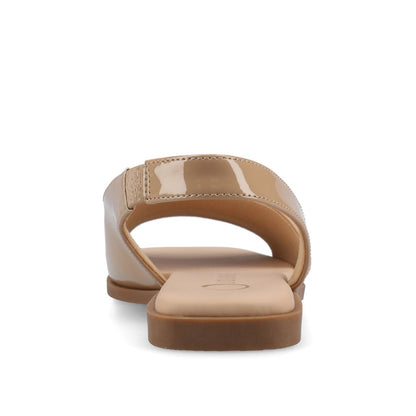 Journee BRINSLEY CUTOUT SANDALS IN PATENT - Nude Patent