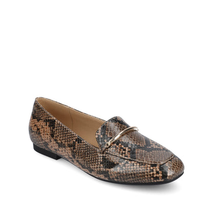 Journee WRENN PRINTED LOAFER FLATS IN WIDE - Brown Snake