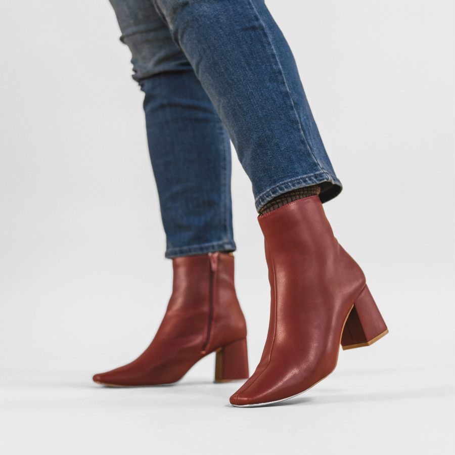 Journee HAYLINN VEGAN LEATHER BOOTIES IN WIDE - Brick PU