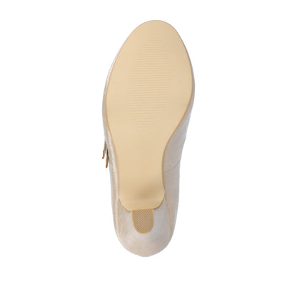 Journee WINDY STATMENT MARY JANE PUMP HEELS IN WIDE - Taupe