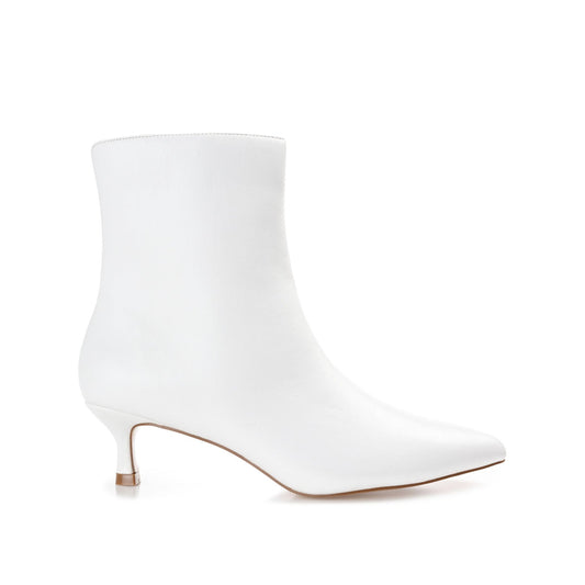 Journee ARELY POINTED TOE BOOTIES IN WIDE - White PU