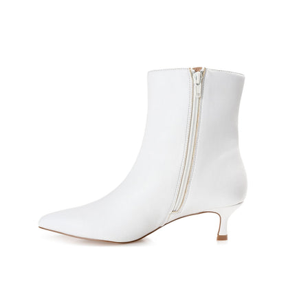 Journee ARELY POINTED TOE BOOTIES IN WIDE - White PU
