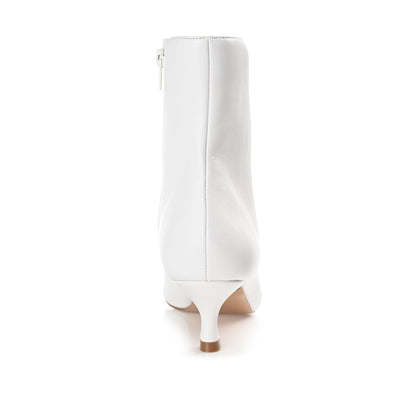 Journee ARELY POINTED TOE BOOTIES IN WIDE - White PU