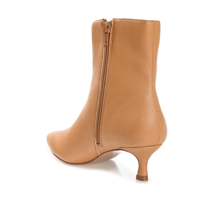 Journee ARELY POINTED TOE BOOTIES IN WIDE - Tan PU