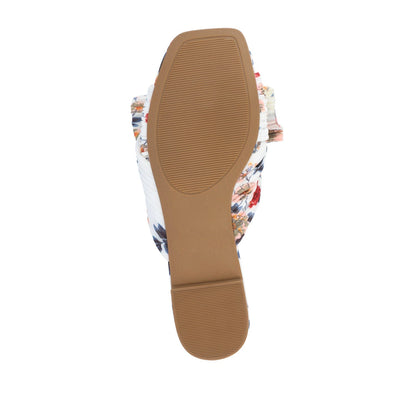 Journee SERLINA PLEATED SLIDE SANDALS IN FOIL - Dark Floral Fabric