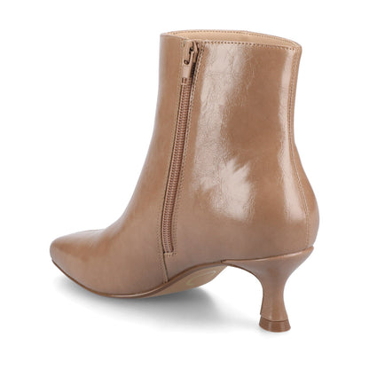 Journee KELSSA POINTED TOE BOOTIES IN WIDE - Taupe Patent