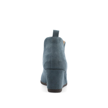 Journee MYLEE WEDGE HEELED BOOTIES IN WIDE - Blue