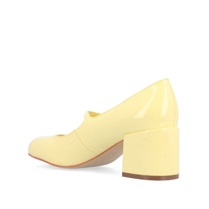 Journee OKENNA MARY JANE PUMP HEELS IN WIDE - Yellow