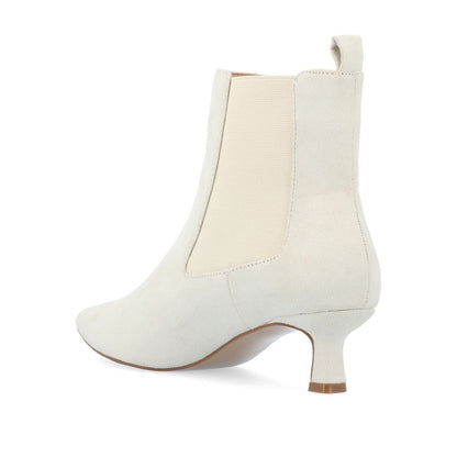 Journee TENLEE CHELSEA BOOTIES IN WIDE - Ivory Faux Suede