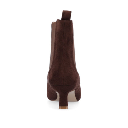 Journee TENLEE CHELSEA BOOTIES IN WIDE - Brown Faux Suede