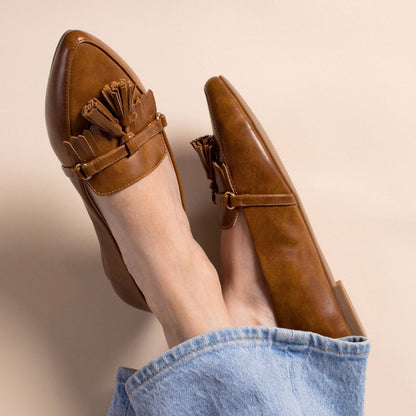 Journee JANNAH TASSEL LOAFER FLATS - Cognac
