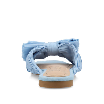 Journee SERLINA PLEATED SLIDE SANDALS IN FOIL - Light Blue