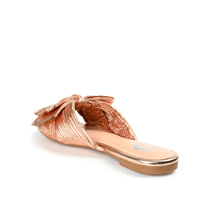 Journee SERLINA PLEATED SLIDE SANDALS IN FOIL - Rose Gold PU