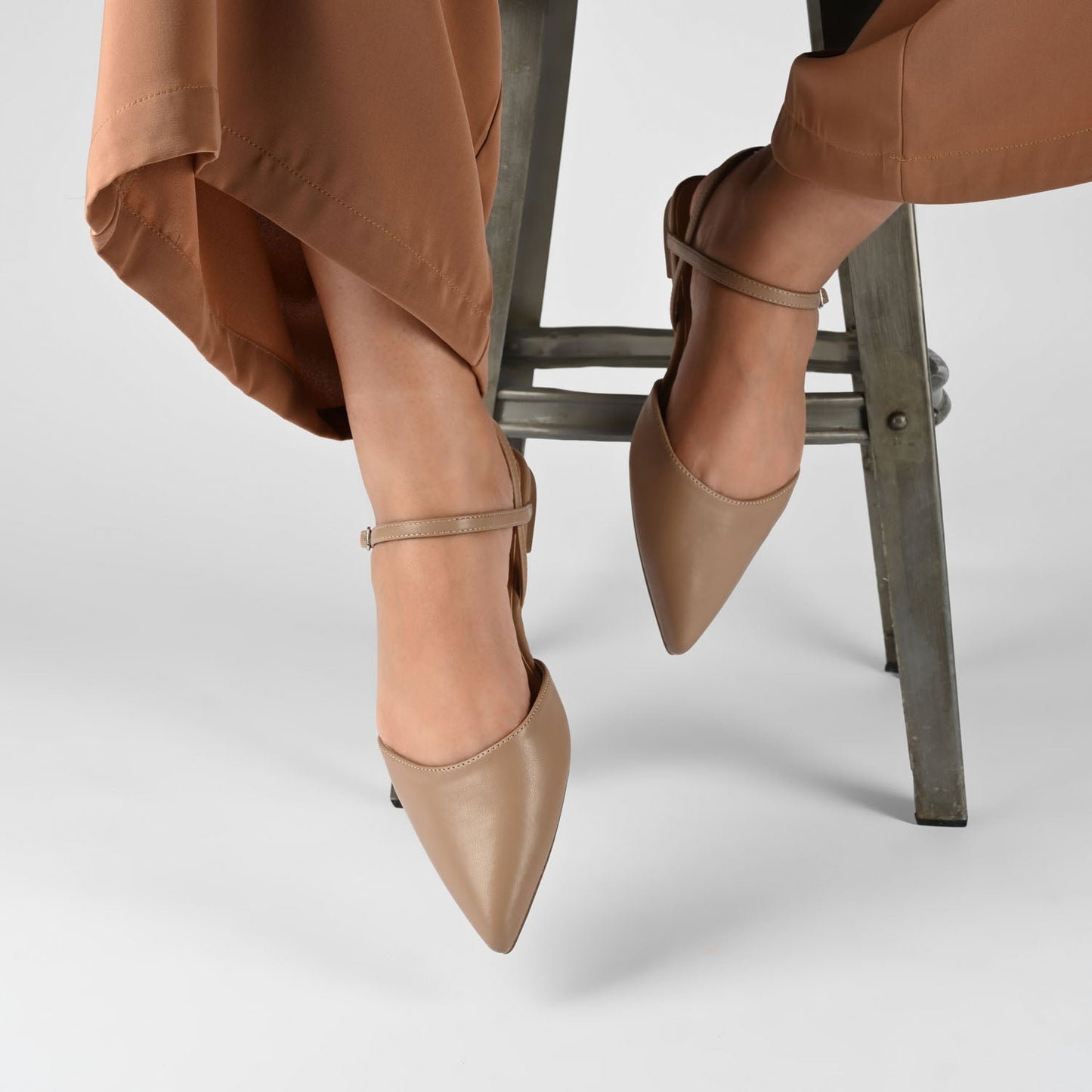 Journee MARTINE SLINGBACK FLATS IN COOL SHADES - Mocha