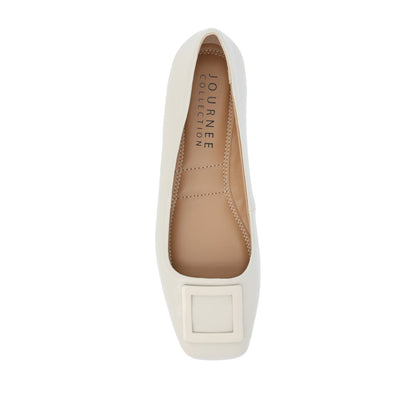 Journee ZIMIA SQUARE TOE FLATS IN VEGAN LEATHER - Beige