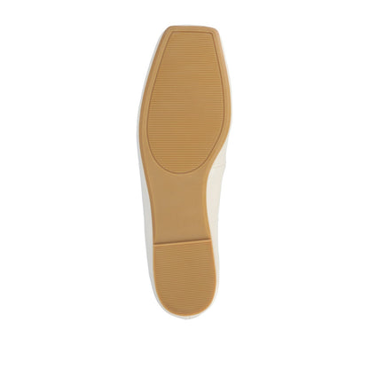 Journee ZIMIA SQUARE TOE FLATS IN VEGAN LEATHER - Beige