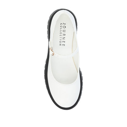 Journee KAMIE LUG SOLE MARY JANE FLATS IN WIDE - White PU