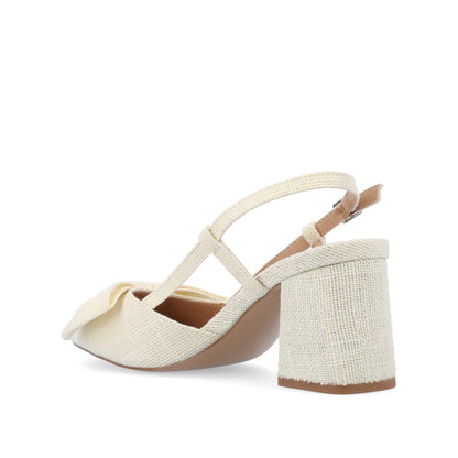 Journee TAILYNN BLOCK PUMP HEELS IN WIDE - Cream