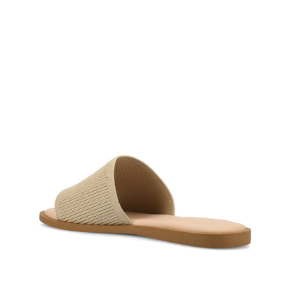 Journee PRISILLA SLIDE SANDALS IN STATEMENT - Champagne