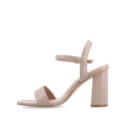 Journee TIVONA STRAPPY BLOCK HEELS IN STATEMENT - Taupe