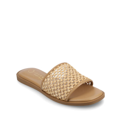 Journee PRISILLA SLIDE SANDALS IN STATEMENT - Cognac Open Raffia