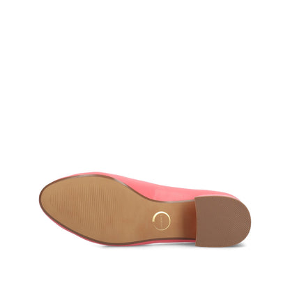 Journee SAAR II VEGAN LEATHER PUMP HEELS IN WIDE - Coral PU