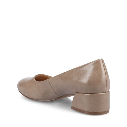 Journee SAAR II PATENT PUMP HEELS IN WIDE - Taupe Patent