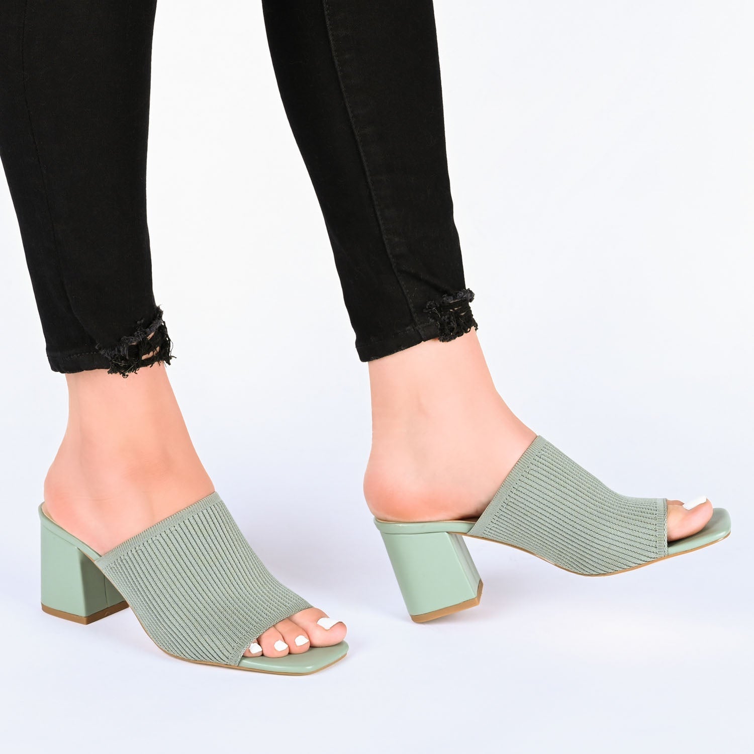 Journee LORENNA MULE BLOCK HEELS IN KNIT FABRIC - Beige