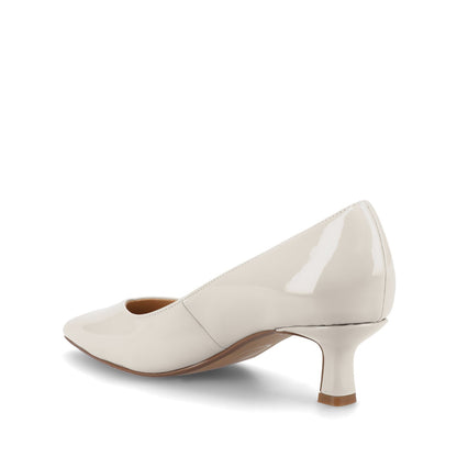 Journee PAMMIE PATENT KITTEN HEELS IN WIDE - Bone Patent