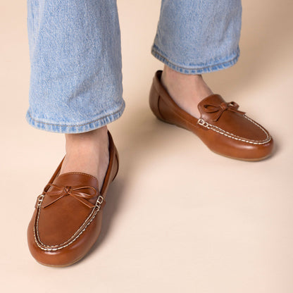 Journee NOVELLA DRIVING LOAFER IN WIDE - Cognac