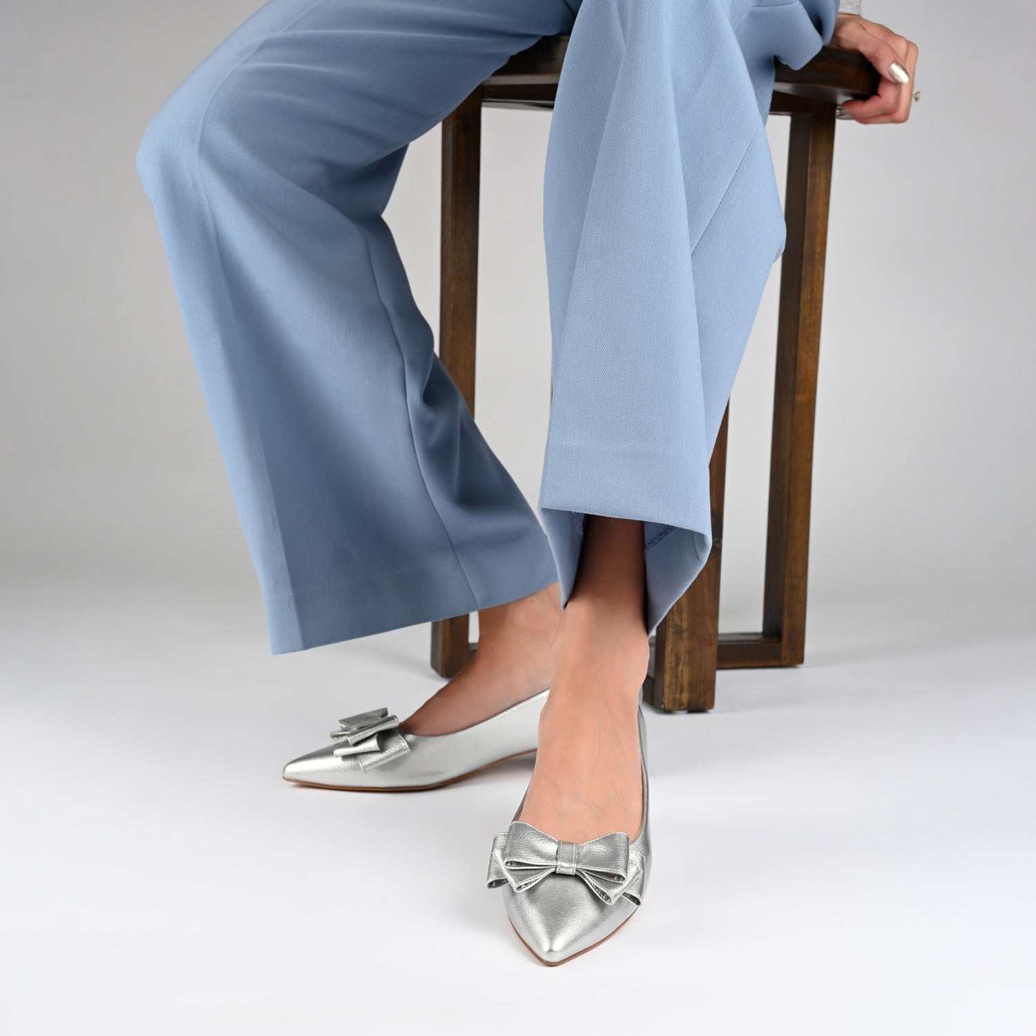 Journee OPHELIA LOW BLOCK BALLET FLATS VEGAN LEATHER IN WIDE - Silver